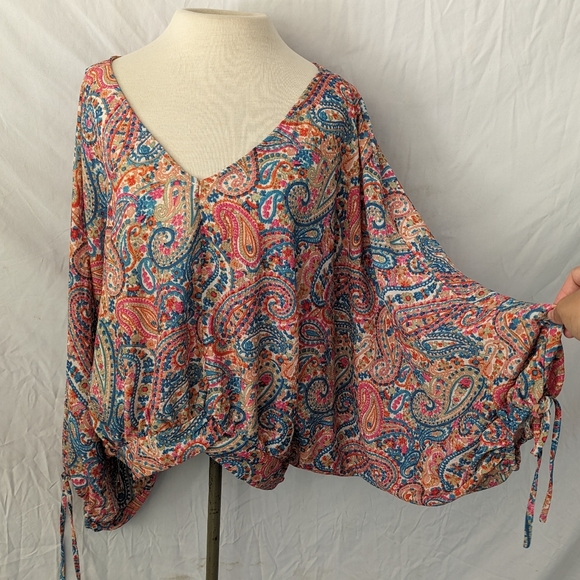 Umgee Boho Batwing Tie Wrist Blouse - Picture 3 of 4